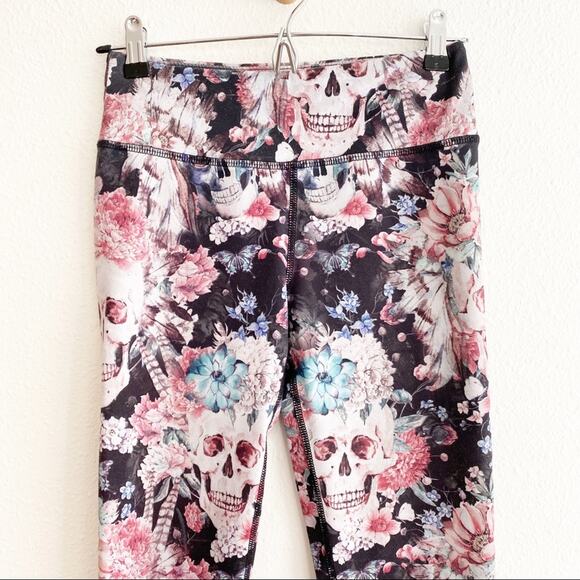 EVCR Evolution & Creation Skull & Roses 7/8 Legging Size Small - Picture 2 of 6